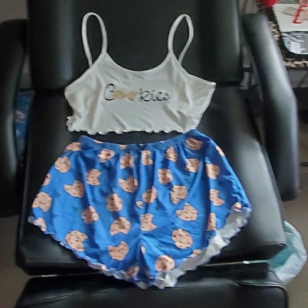 Cookies Brand new! Adorable XL sized crop pajamas.